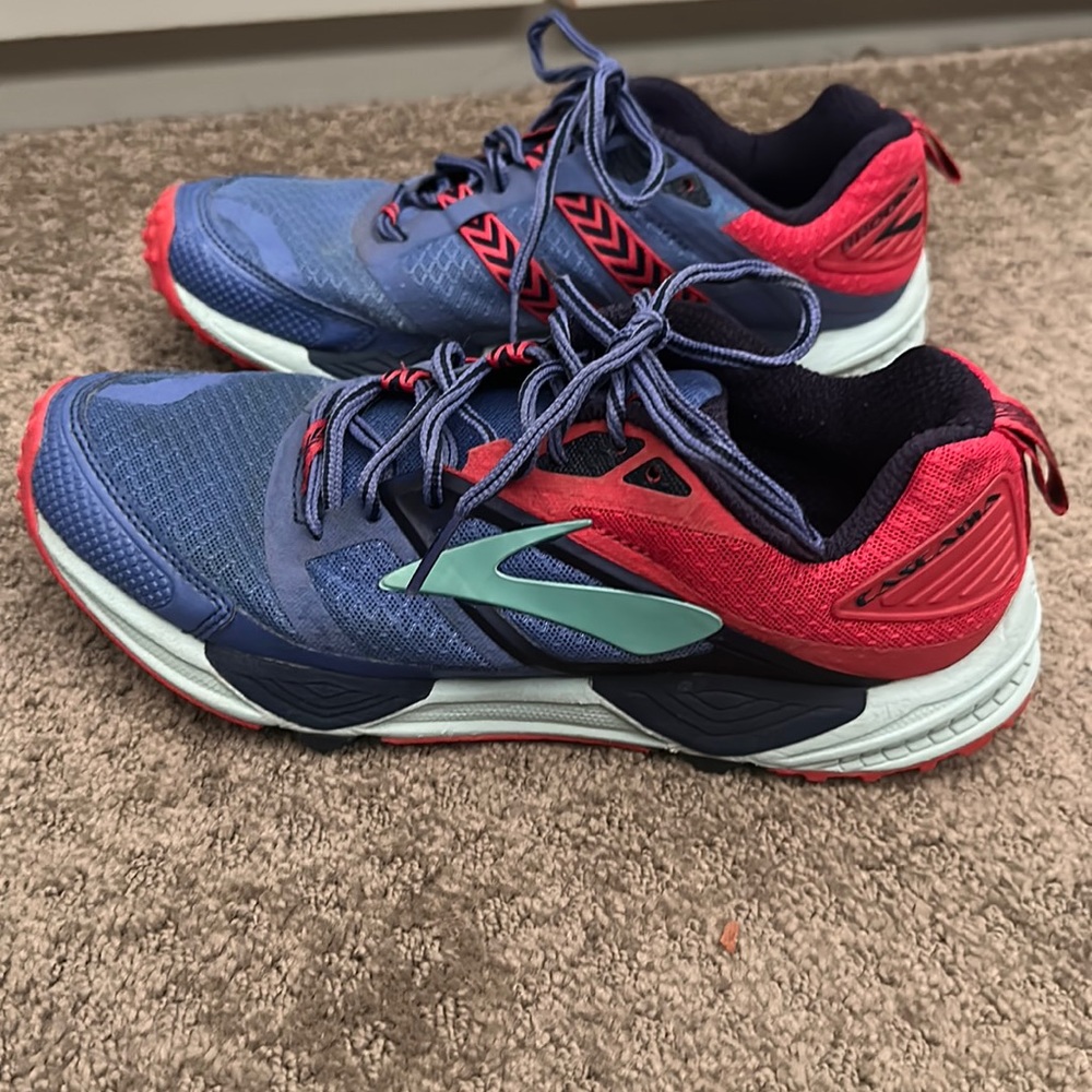 Pre-owned 2016 brooks Cascadia 12 trail running shoes